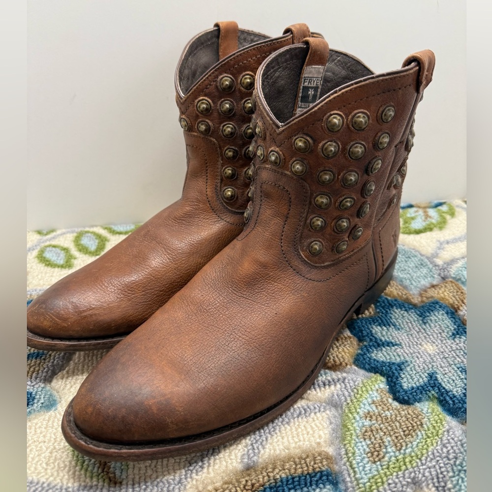 Frye Wyatt stud disc ankle boots brown size 11